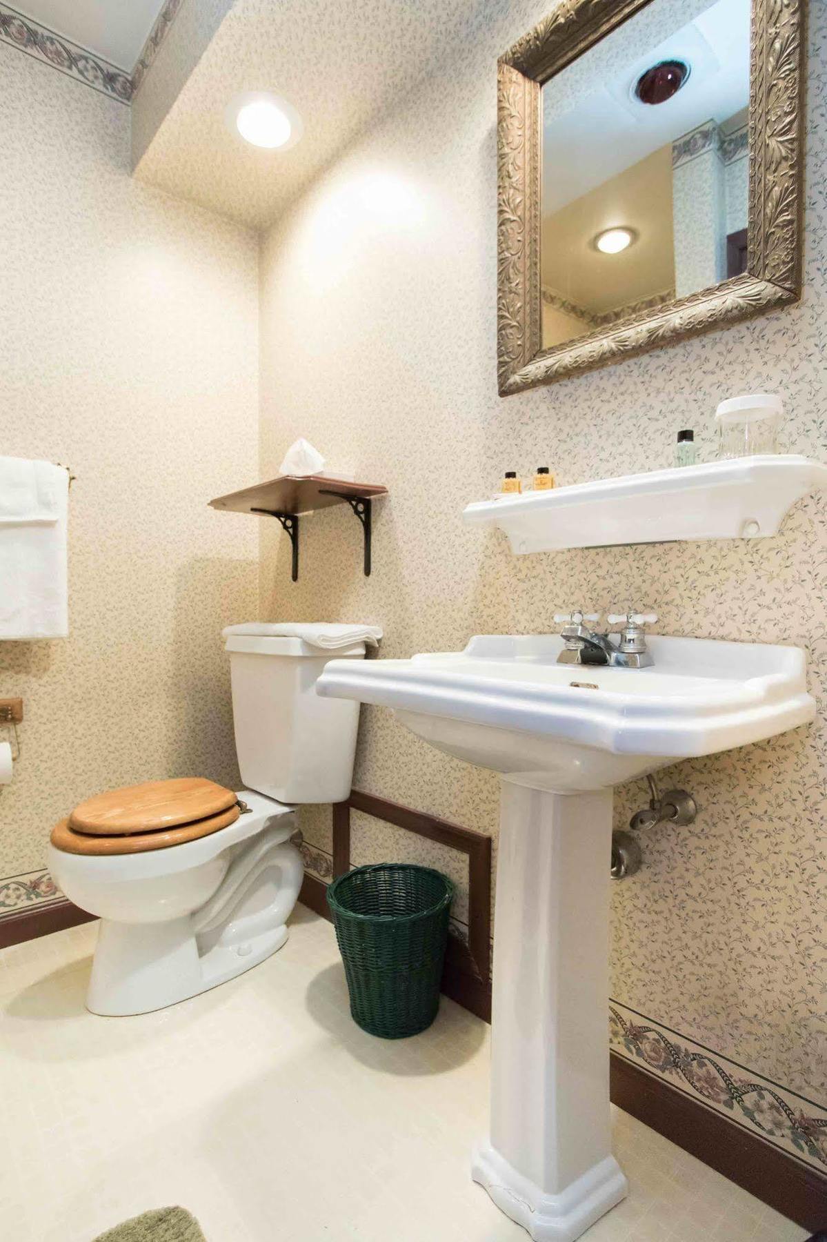 The Globe Inn East Greenville Ngoại thất bức ảnh