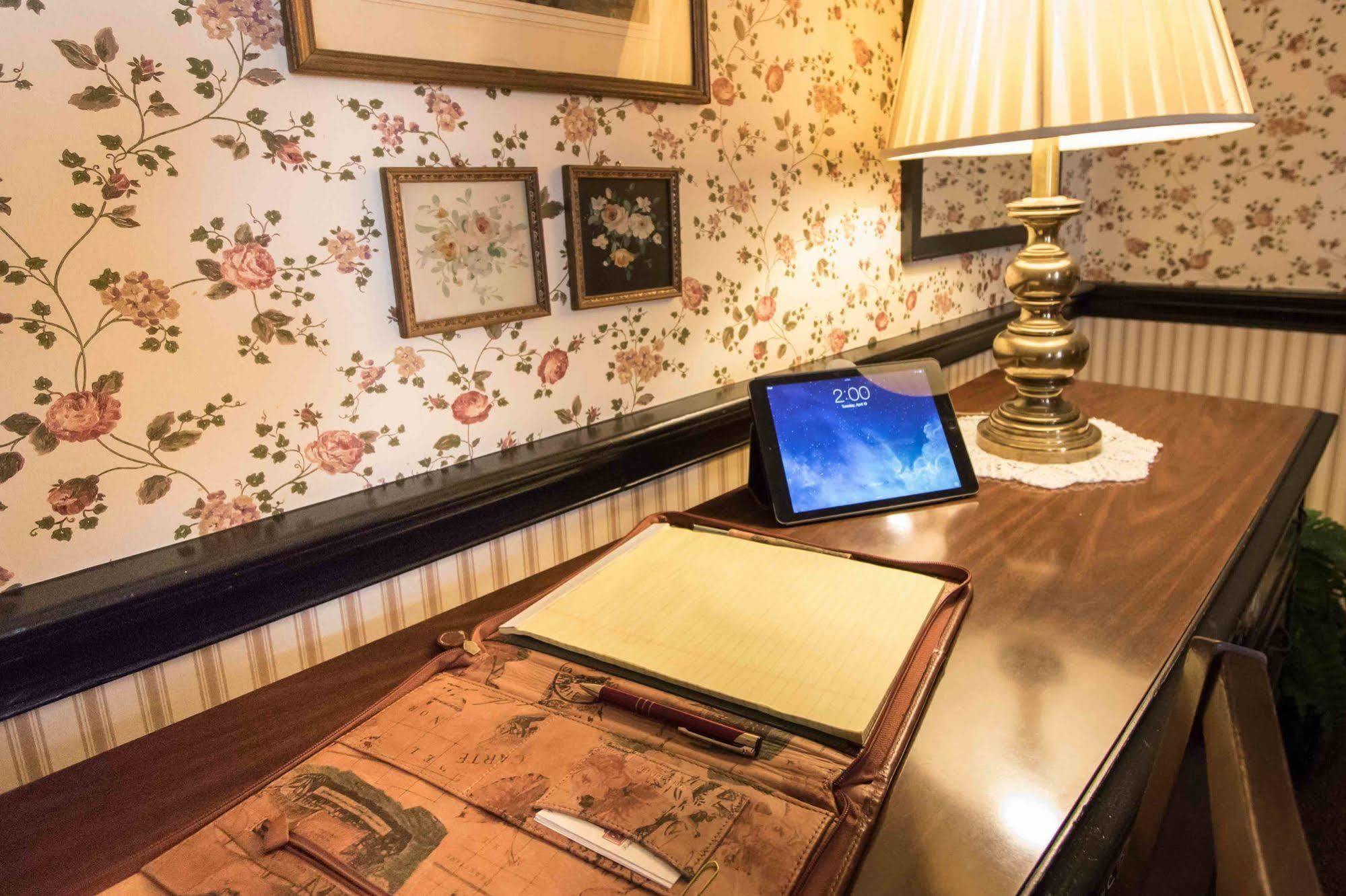 The Globe Inn East Greenville Ngoại thất bức ảnh